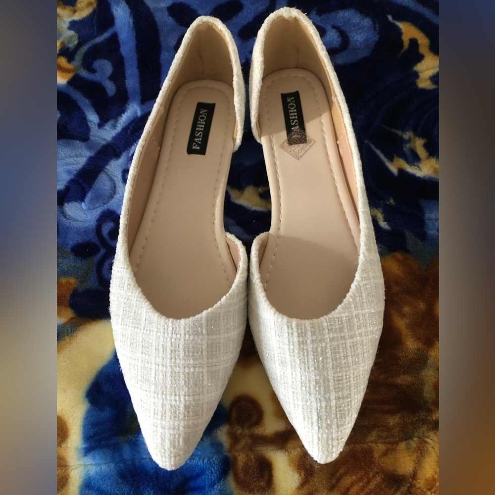 New Women's Cream Flats Size 43